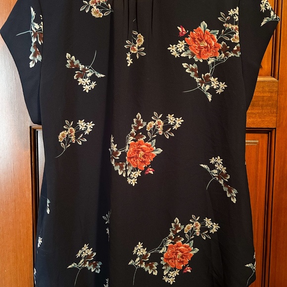 NWT Stitch Fix floral cap-sleeved blouse - Picture 2 of 5
